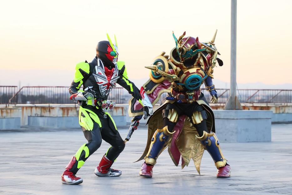 「仮面ライダーアウトサイダーズep.6 ラブ＆ピースと次元の救世主」の一場面（C）東映特撮ファンクラブ（C）石森プロ・東映