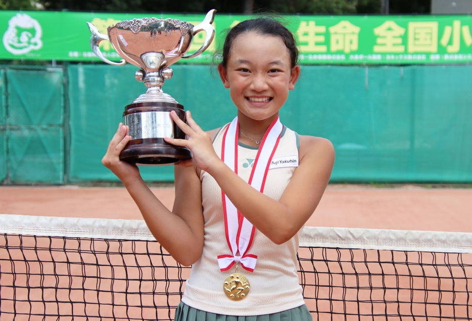 優勝を飾った岩佐綾香[画像/tennis365.net]