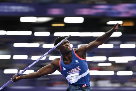 パリ五輪、陸上男子十種競技。やり投げに臨むフランスのマカンソン・グレティ（2024年8月3日撮影）。