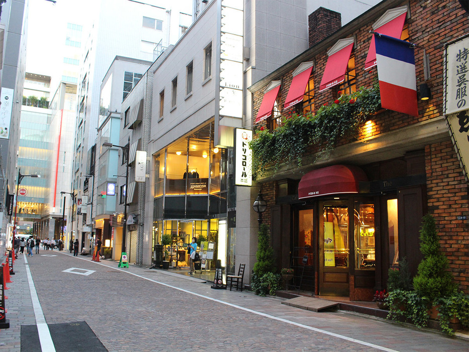 銀座の裏通りに燦然と輝く名店『トリコロール 本店』