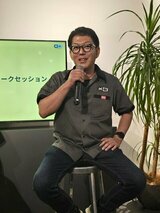 楠一成氏。2005年にシーエルリンク株式会社企業。共同創業者に売却後、自動車系YouTuberを経て、2018年に脱炭素の流れを受けて小型モビリティ参入を決意。