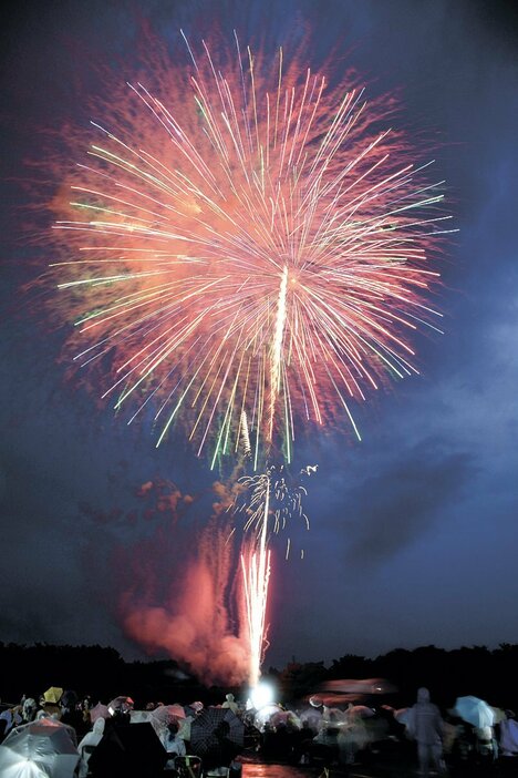 安曇野の夜空を彩る大輪の花火