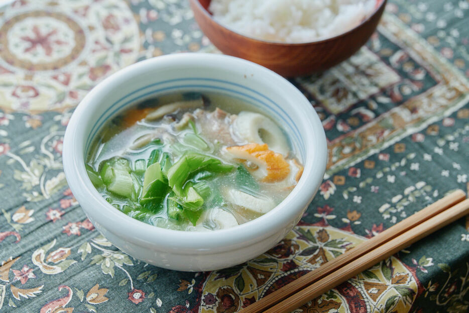 前日に余った汁や具材が入った鍋に、翌日食材を追加すれば二日目のメニューが完成です