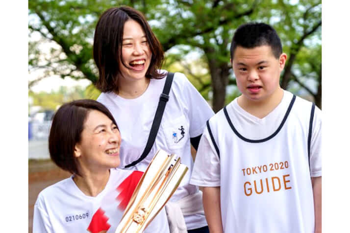 写真左から母親の岸田ひろ実さん、中央が娘の奈美さん、右が息子の良太さん（撮影／別所隆弘）