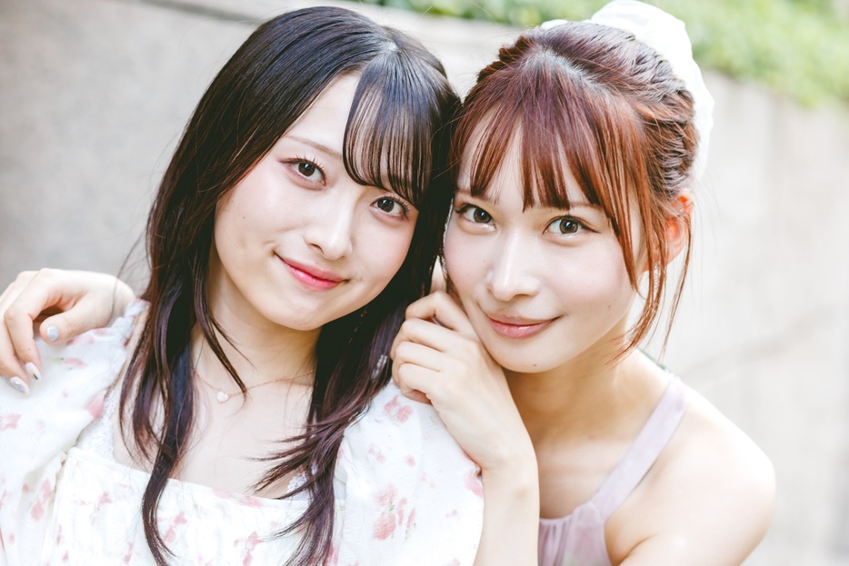 きみとバンドの清原梨央(写真左)と大野真依