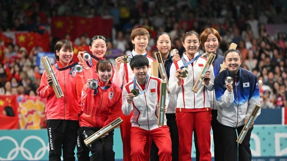 写真：左から日本代表、中国代表、韓国代表/提供：ITTF/ONDA