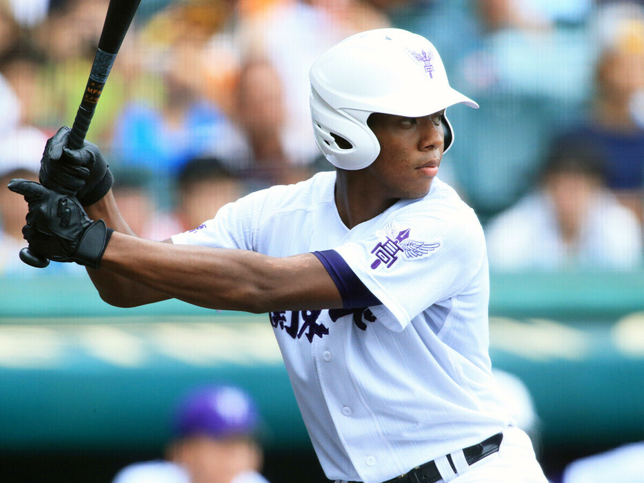 2015年夏の甲子園で走攻守にわたり大活躍した関東一のオコエ瑠偉　photo by Okazawa Katsuro