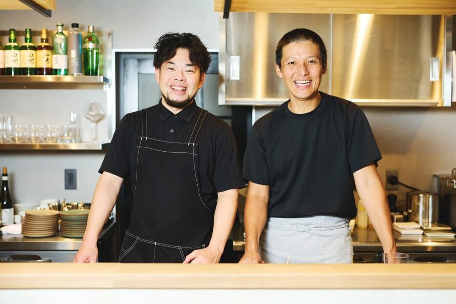 左から店長の入江 陽さん、料理長の芳賀功一さん