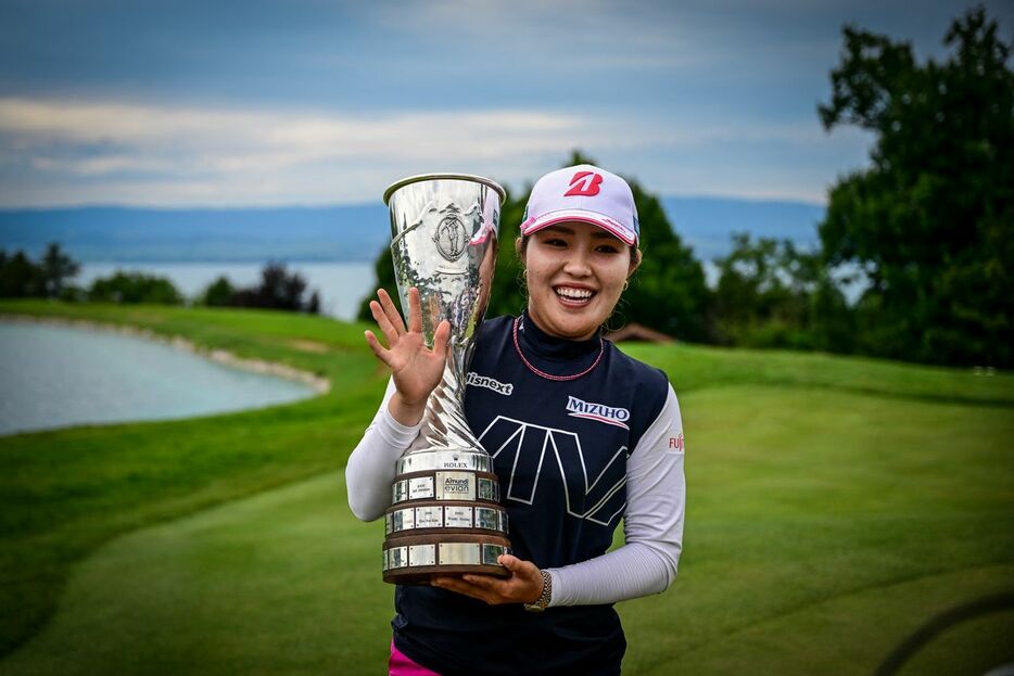 エビアンカップで優勝した古江選手（AFP=時事）