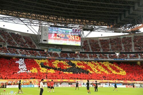 退団発表したGKランゲラックに捧げる圧巻のコレオ [写真]＝J.LEAGUE via Getty Images