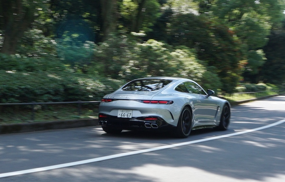 「メルセデスAMG GT」は「メルデスAMG SL」のクーペ版ではない！