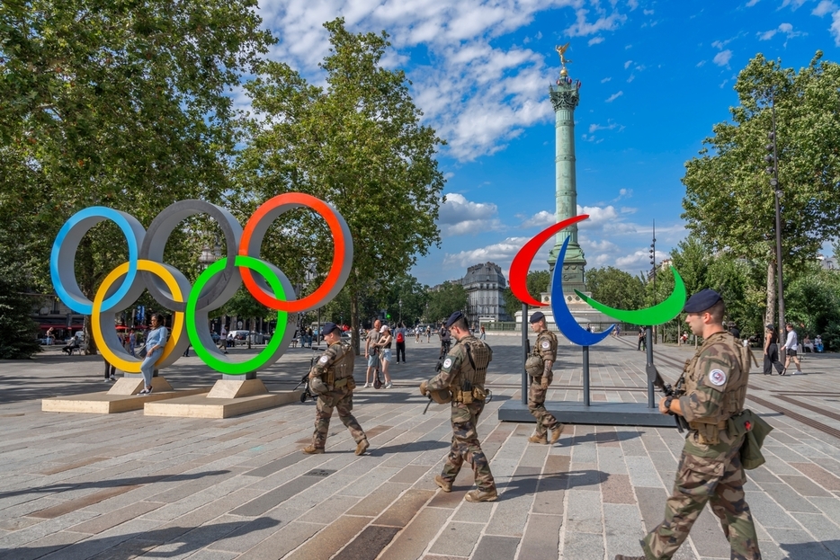 フランス・パリ市内を警備する兵士ら（Franck Legros /shutterstock.com）