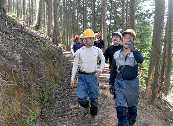 実際に山に入って実践的な研修をした