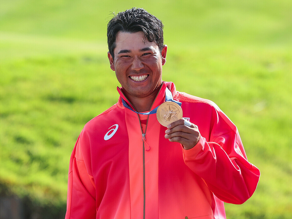 パリ五輪で銅メダルを手にして最高の笑顔を見せる松山英樹　photo by Getty Images