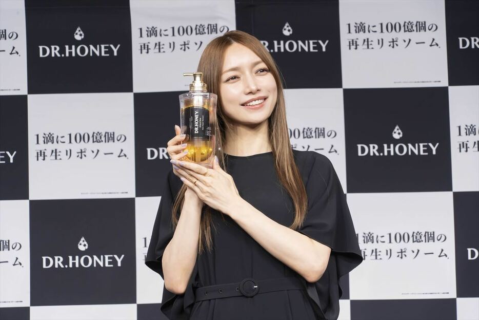 「DR.HONEY」新商品発表会に登場した後藤真希さん