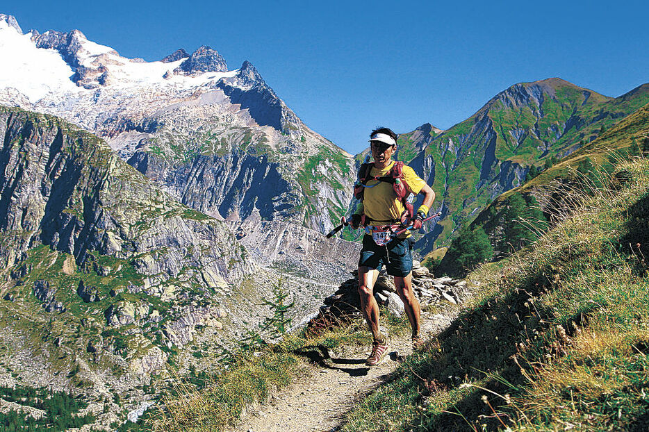 フランス南東部の山岳地帯で開催されるトレイルレース「ＵＴＭＢ」（加賀スパ・トレイル・エンデュランス１００実行委員会提供）