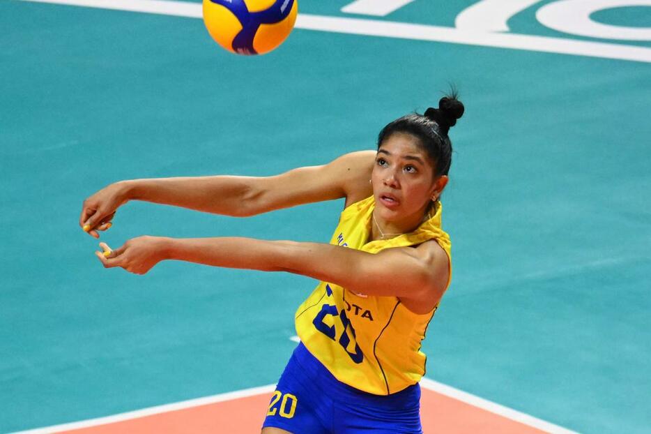 コロンビア代としてプレーするアマンダ・コネオ【写真：Volleyball World】