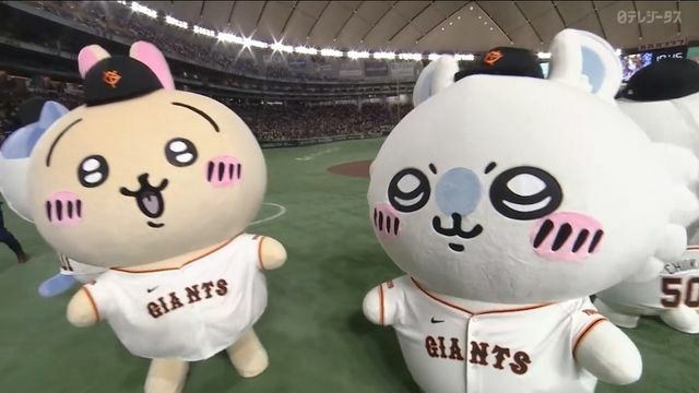 「ちいかわ」のうさぎとモモンガ(画像:日テレジータス)