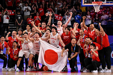 FIBAバスケットボール・ワールドカップ、17-32位順位決定ラウンド・グループO、日本対カーボベルデ。勝利を喜ぶ日本の選手ら（2023年9月2日撮影）。