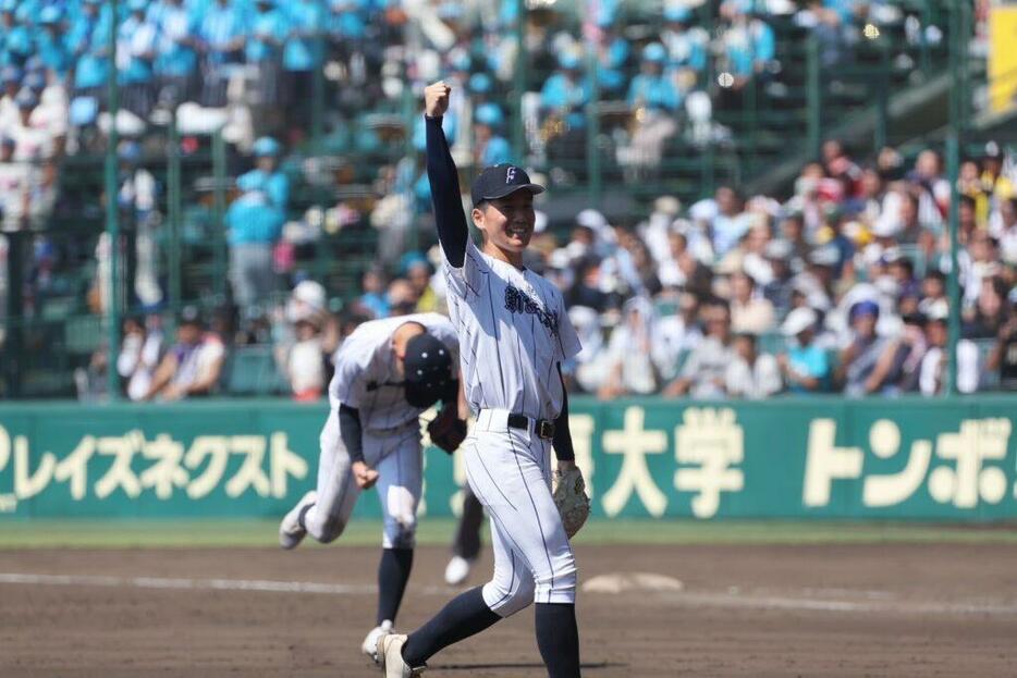 新潟産大附の田中 拓朗が勝利のガッツポーズ（撮影：柳瀨心祐）