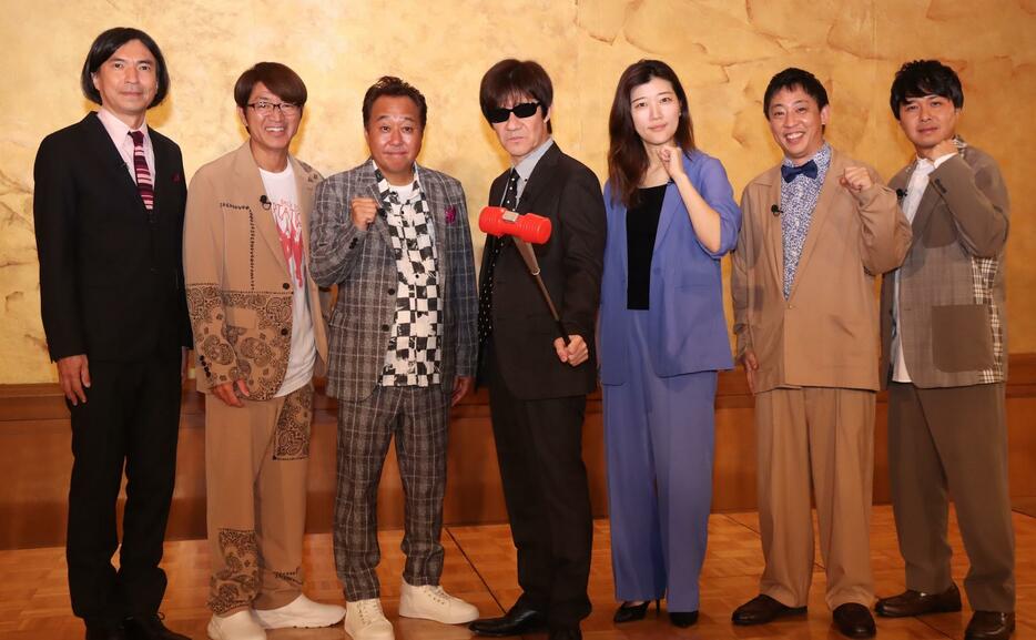 「祝！内村光良還暦祭り 内村プロデュース復活SP！！」出演者内定会見に出席した（左から）ふかわりょうさん、大竹一樹さん、三村マサカズさん、内村光良さん、ヒコロヒーさん、森田哲矢さん、東ブクロさん