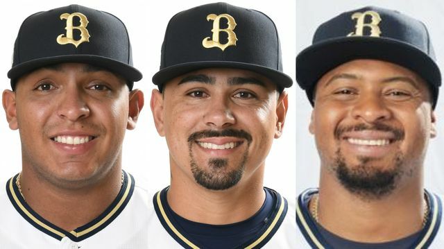 オリックスのセデーニョ選手(左)、マチャド投手(中)、ペルドモ投手(右)