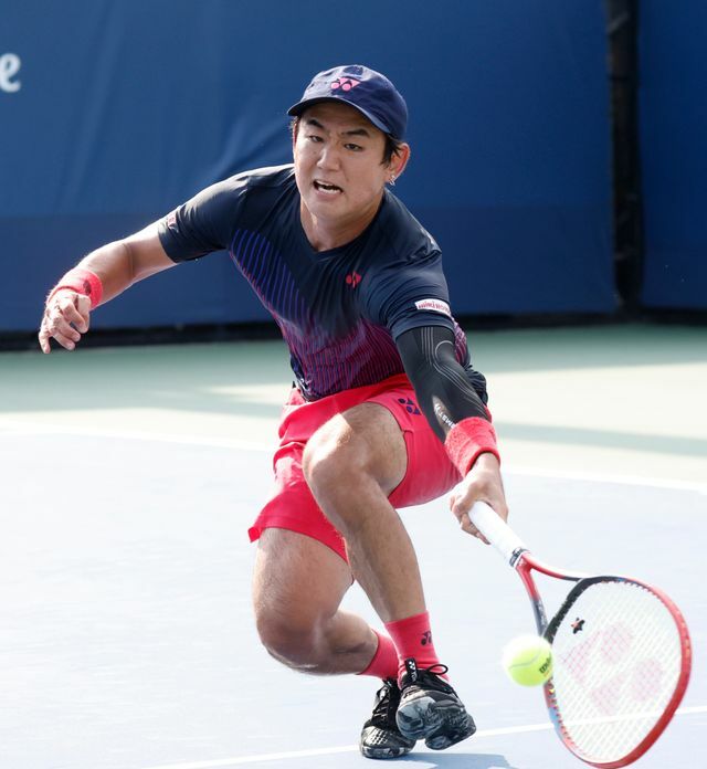 2024テニス全米OP1回戦で途中棄権となった西岡良仁選手（写真：UPI/アフロ）