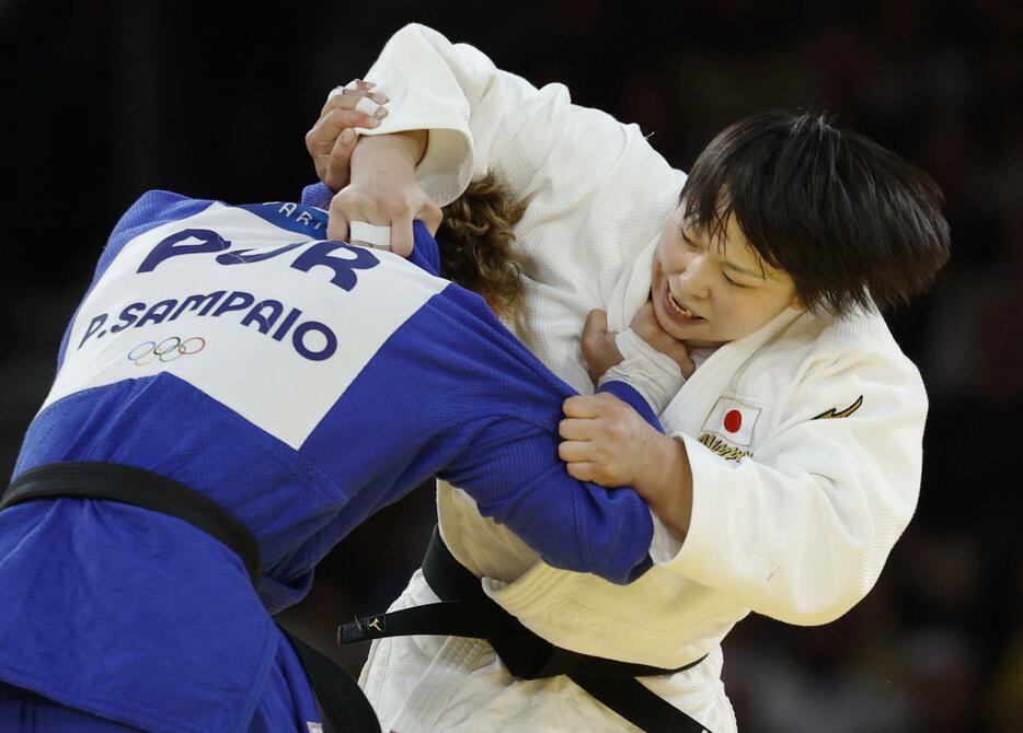 女子78キロ級3位決定戦　ポルトガル選手と対戦する高山莉加＝パリ（共同）