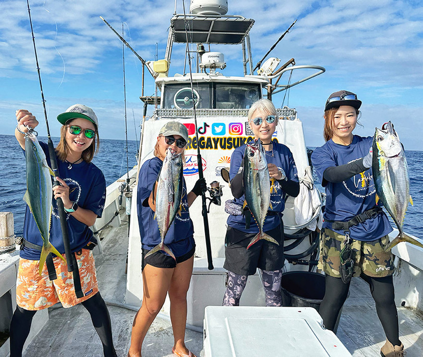 釣り仲間も次々と釣りあげていく。