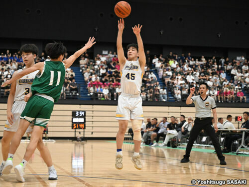 チーム最多21得点を挙げた北陸学院の宮西岳昂［写真］＝佐々木啓次