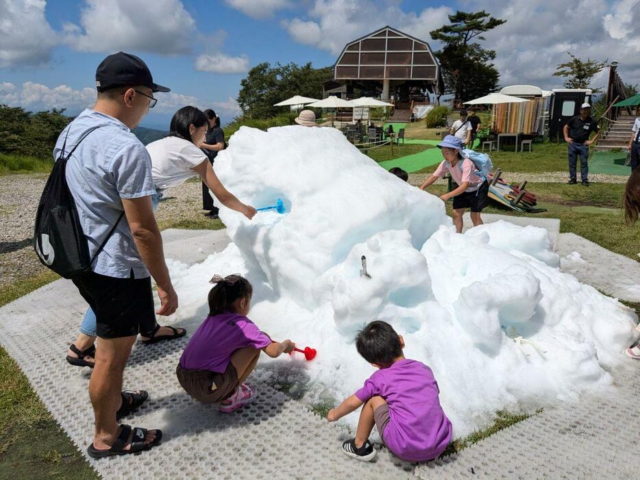 軽井沢プリンスホテルスキー場が「山頂避暑活プログラム」　降雪機も稼働