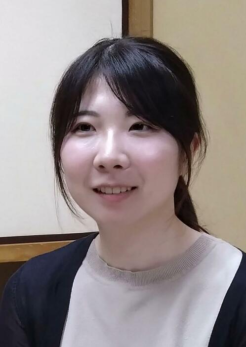 西山朋佳女流三冠