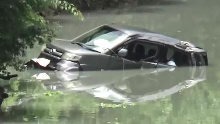 川に転落した車両（6月26日）