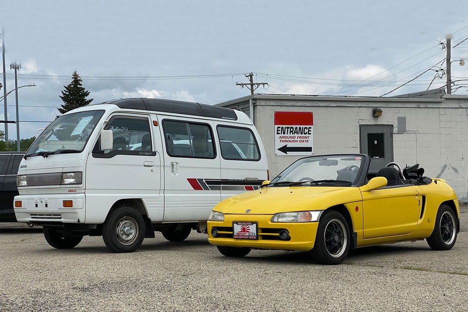 日本独自の規格として根付いている軽自動車（一部海外には輸出実績あり）。しかし、GT-Rやランサーエボリューションといったスポーツカーと同じくして、日本の軽自動車たちも海外で密かに人気となっているとのこと。値段も日本より高額なんだとか。