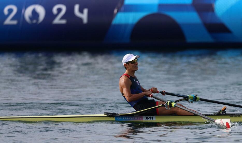 ローイングの男子シングルスカル7～12位決定戦、9位となった荒川龍太＝3日、パリ郊外（ロイター＝共同）