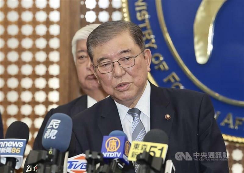 記者会見に臨む自民党の石破茂元幹事長