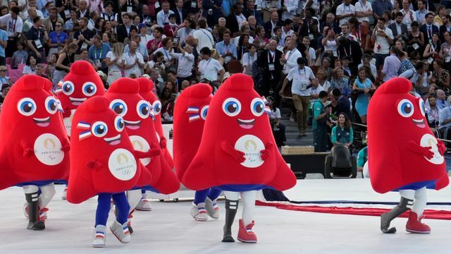 開会式に現れた大会マスコットのフリージュ(写真：AP/アフロ)