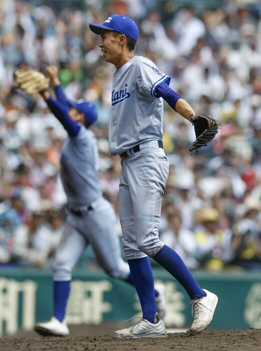 大阪桐蔭戦で完封した小松大谷・西川＝甲子園