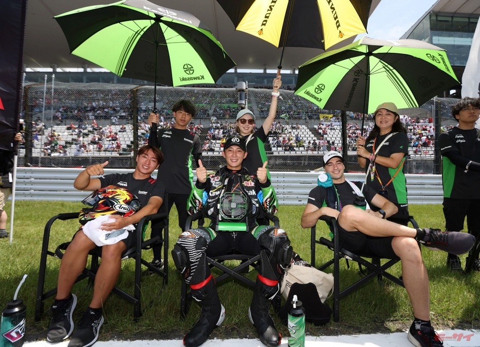 ■「Kawasaki Plaza Racing Team」ライダー。写真左から彌榮選手、岩戸選手、ミカ・ペレス選手