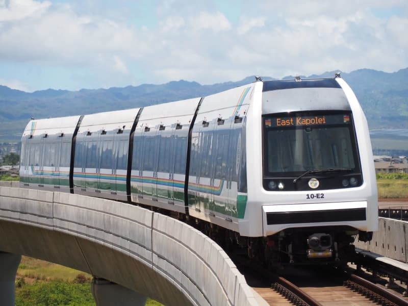 アメリカ・ハワイ州のオアフ島を走る鉄道「スカイライン」＝２０２４年６月２７日（共同）