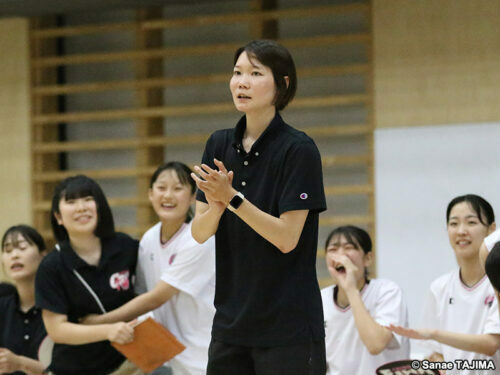 千葉英和高校の藤岡麻菜美コーチ［写真］＝田島早苗