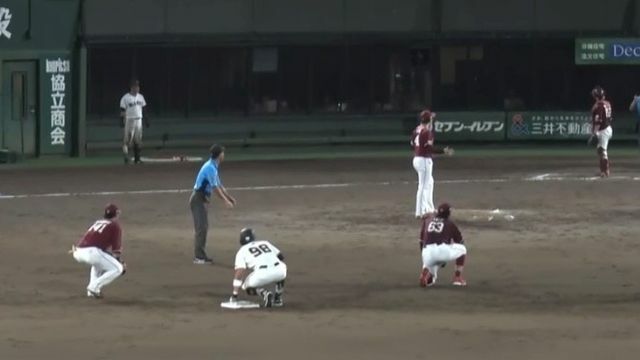 強い揺れでその場にしゃがみ込む選手(画像:日テレジータス)