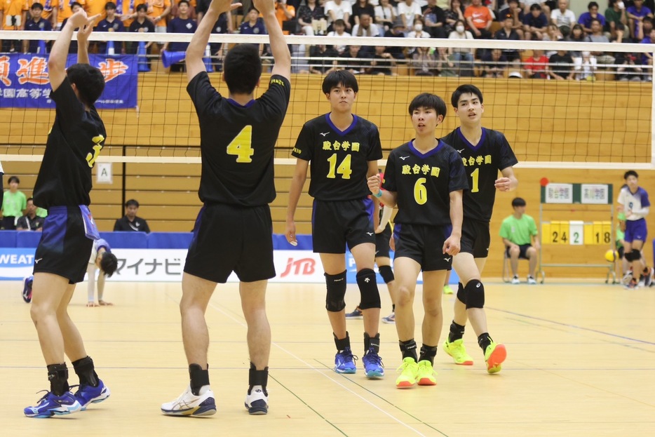 駿台学園（東京①）【写真：月刊バレーボール】