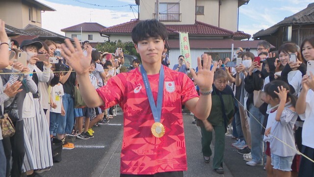 地元での祝賀会に出席した岡慎之助選手　26日