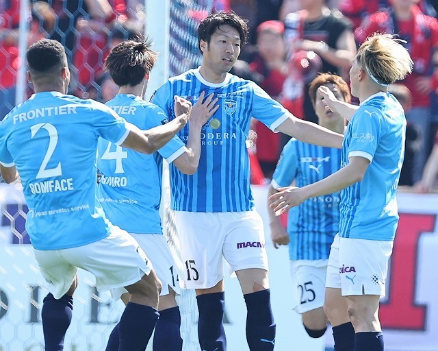 横浜FCが伊藤のAT弾で千葉に逆転勝ち。首位に浮上した。写真：梅月智史（サッカーダイジェスト写真部）