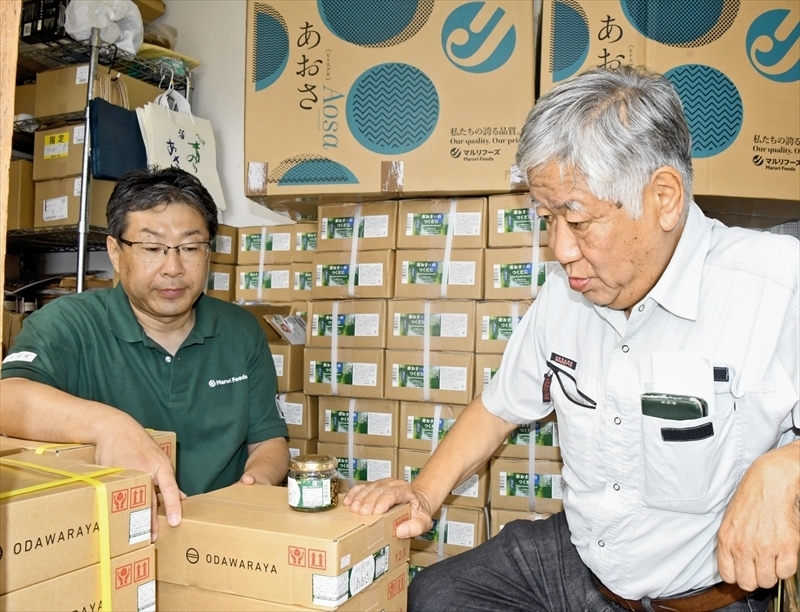 輸出に向け準備を進める稲村さん（右）と阿部さん