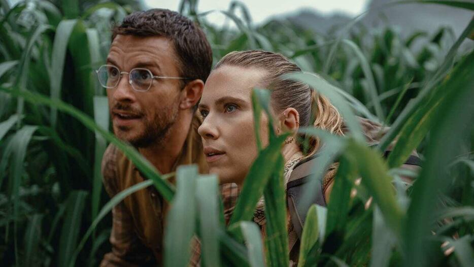 スカーレット・ヨハンソン、ジョナサン・ベイリー、映画『Jurassic World Rebirth（原題）』 写真: Courtesy of Universal