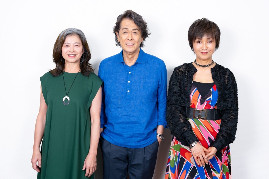 左から石田えりさん、長谷川初範さん、萩原佐代子さん　撮影／山本一人　石田えりさん衣装協力／・L'EQUIPE・Grosse'