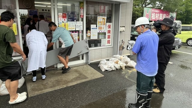 松村薬局本店　東かがわ市松原　午後4時半ごろ