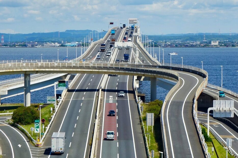 東京湾アクアラインが通行止めに（画像：写真AC）。